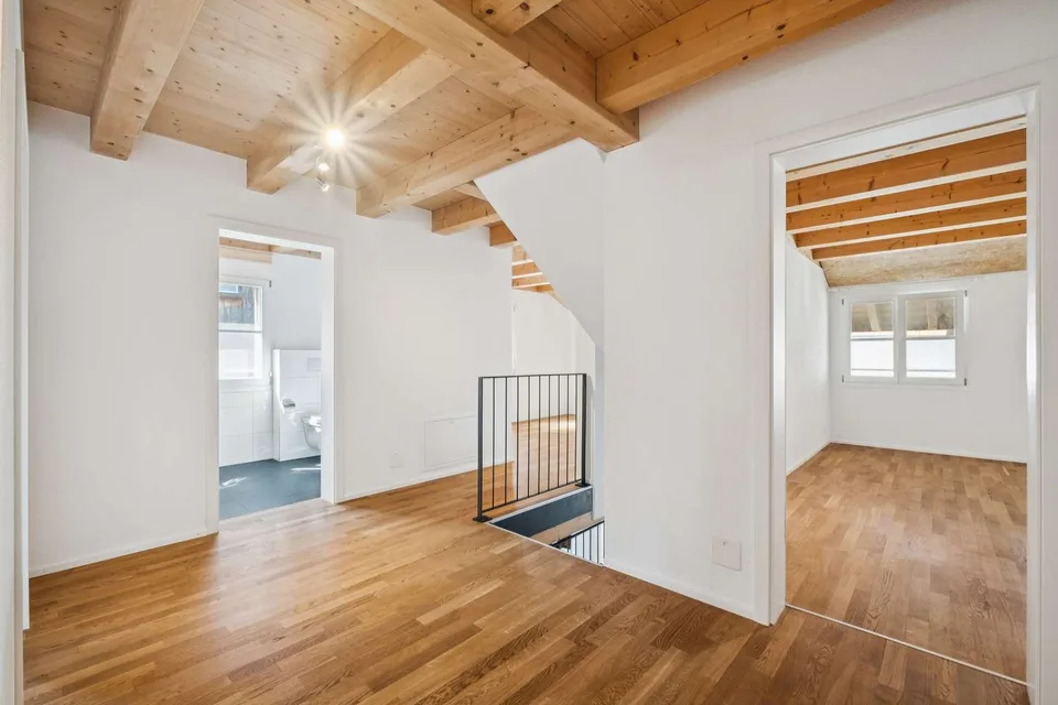 Grosszügiges Einfamilienhaus mit freiem Blick ins Grüne – Foto 7 von 13