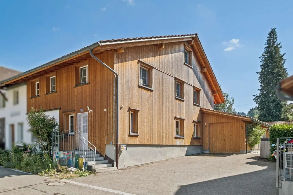 Grosszügiges Einfamilienhaus mit freiem Blick ins Grüne