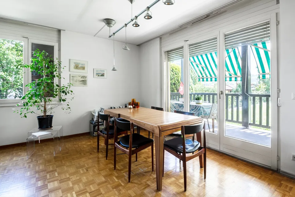 Luminoso appartamento con ampio terrazzo e vista aperta
