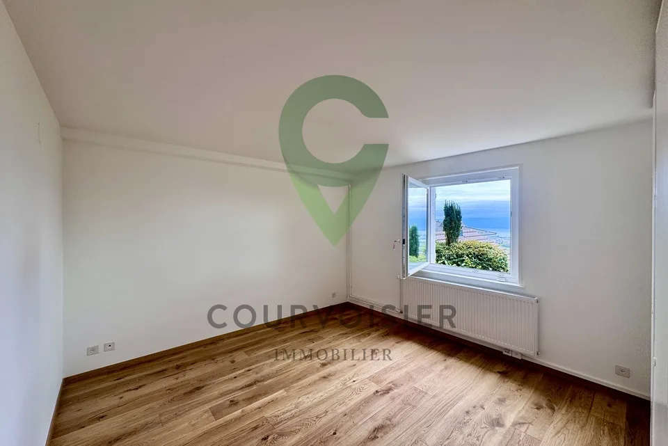 Maison individuelle de 6,5 avec vue imprenable proche de Begnins