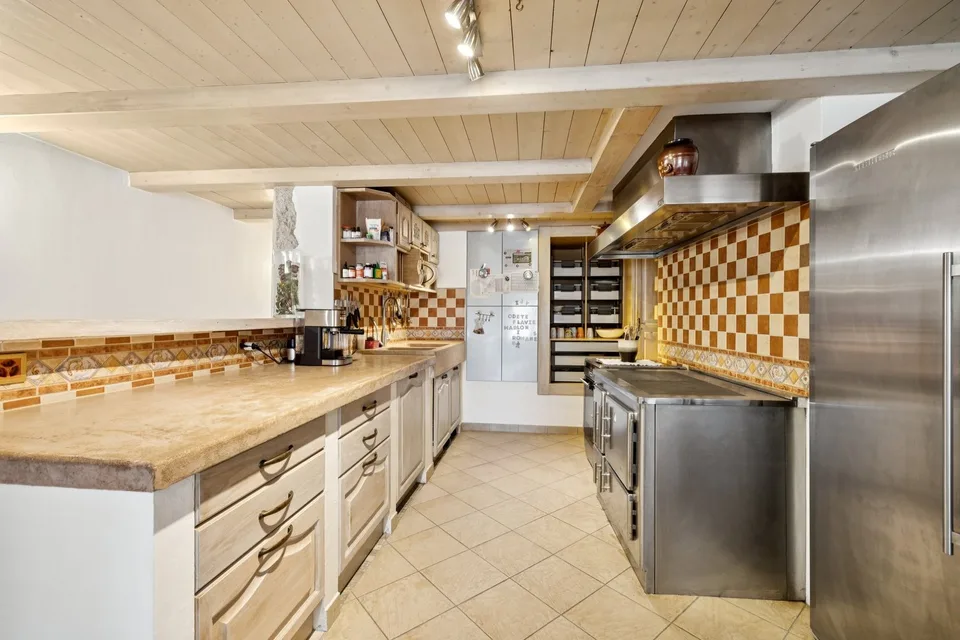 Casa di città affascinante e spaziosa, completamente rinnovata.