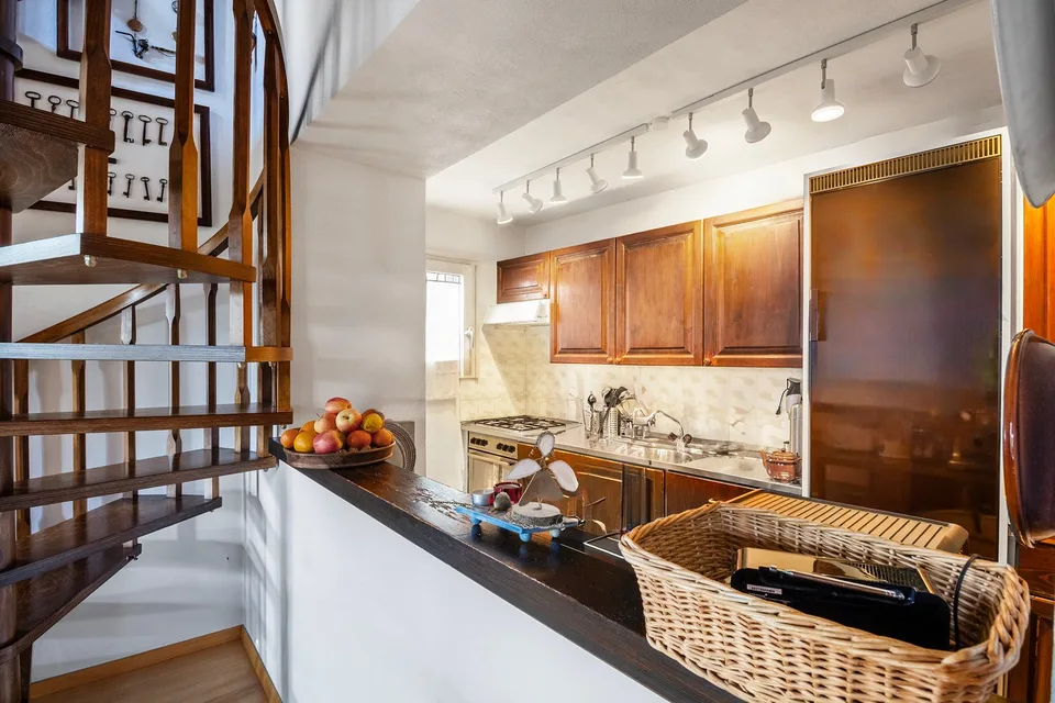 Vivere la tradizione con stile: casa di nucleo con vista aperta