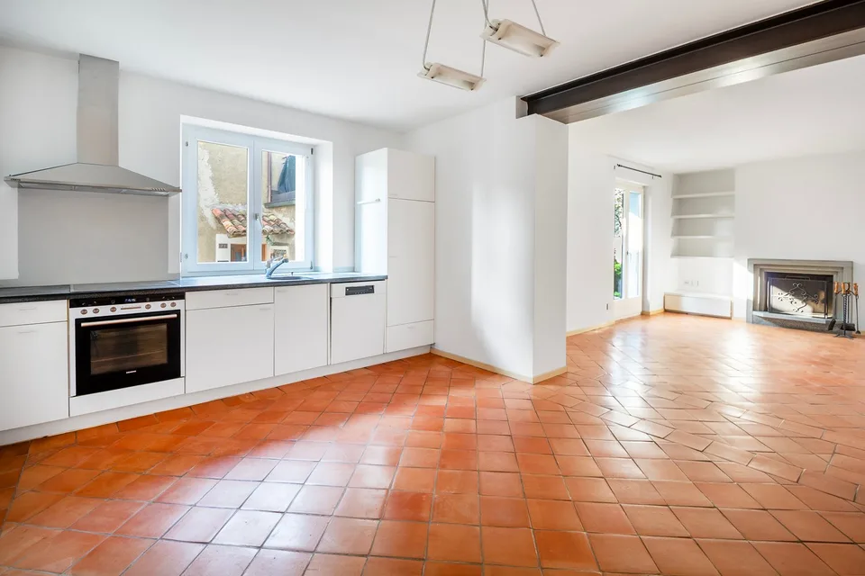 Casa bifamiliare nel centro storico, interessante opportunità di investimento