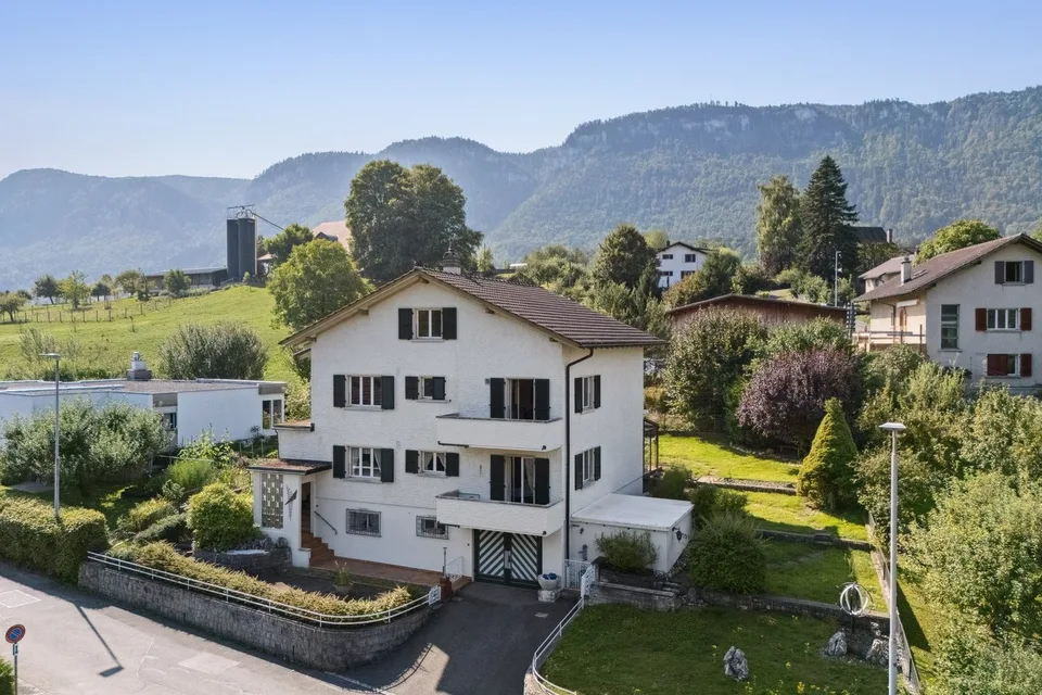 Maison de 2 logements, possibilité de créer un 3éme appartement.  S...