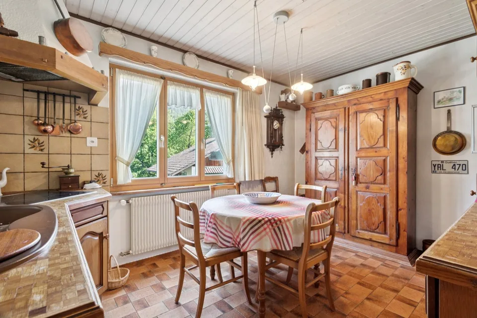 Haus mit 2 Wohnungen, Möglichkeit zur Schaffung einer 3. Wohnung.