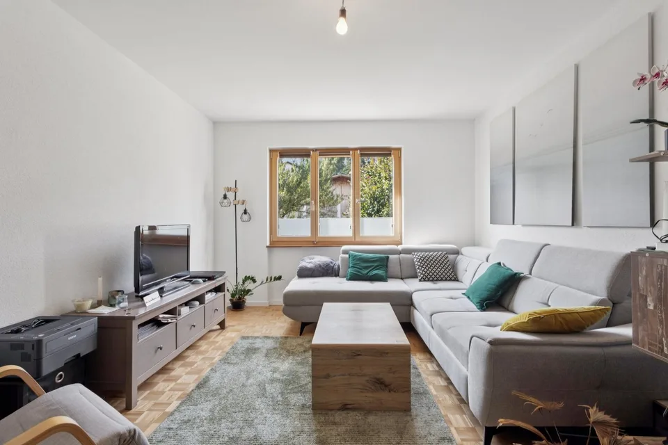 Haus mit 2 Wohnungen, Möglichkeit zur Schaffung einer 3. Wohnung.