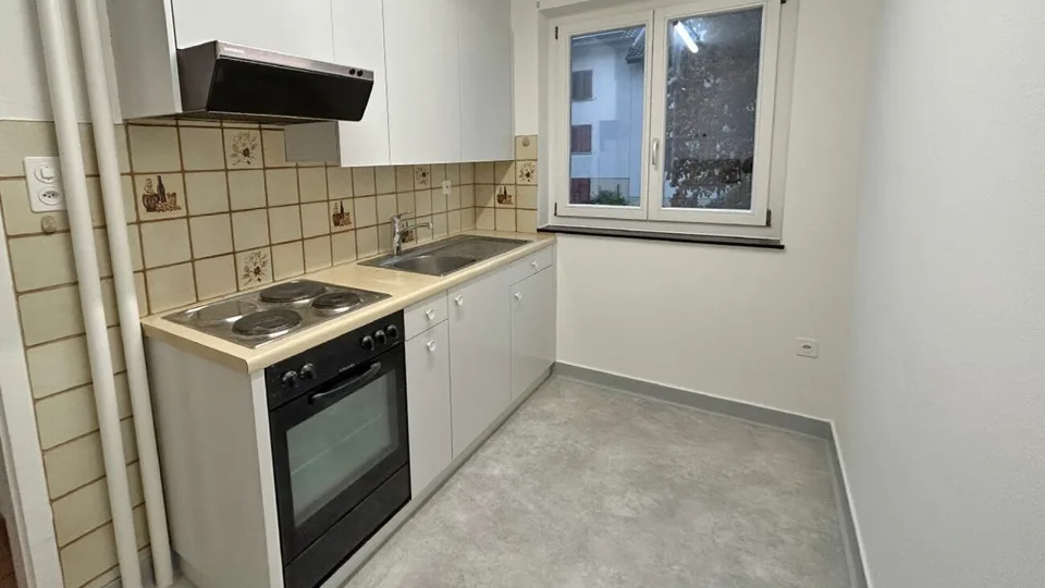 Appartement 4 pièces dans un bon emplacement (1er étage gauche)