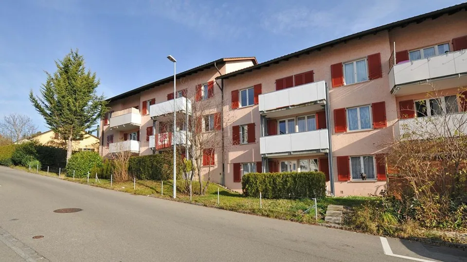 Appartement 4 pièces dans un bon emplacement (1er étage gauche)