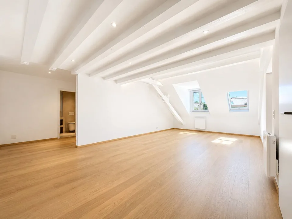 Mitten im Dorf, Dachgeschoss mit 153 m2 Charme