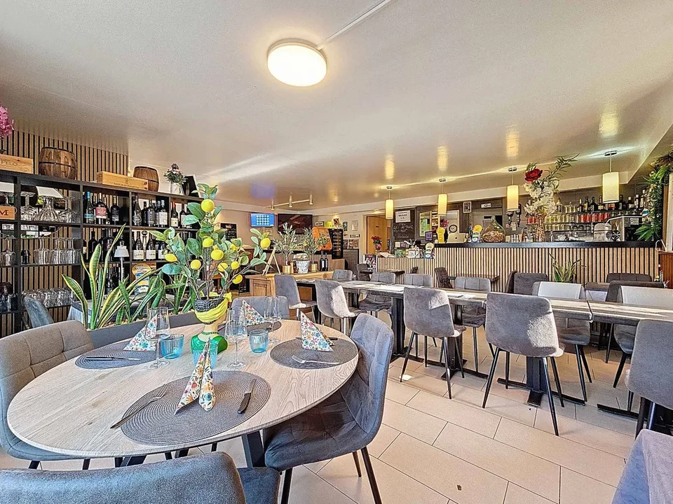 Edificio residenziale con caffè-ristorante nel cuore della Broye