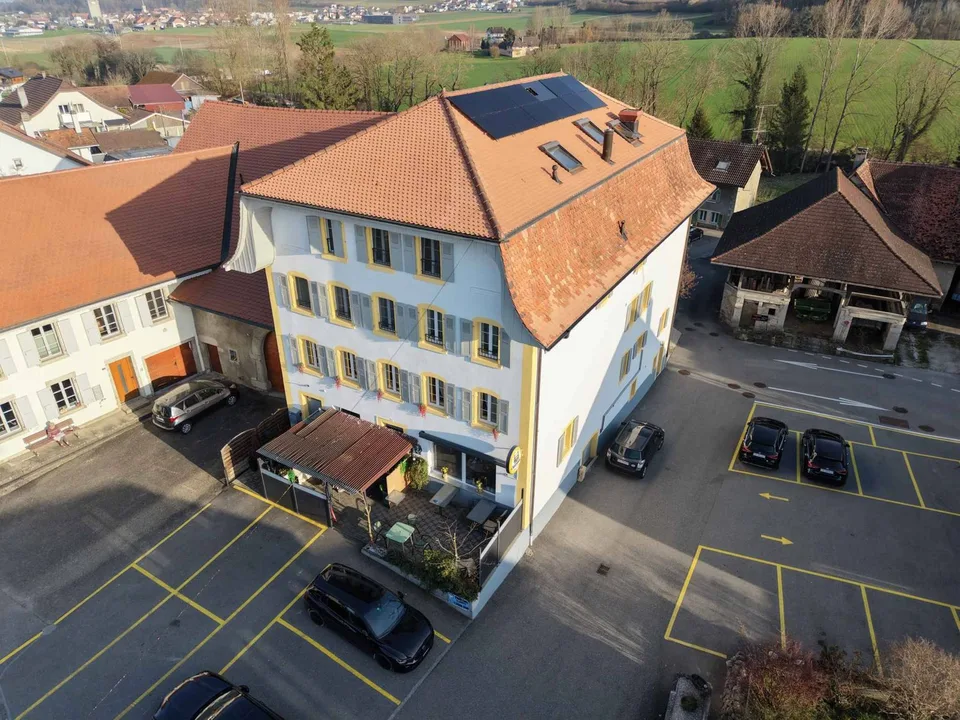 Immeuble d'habitation avec café-restaurant au coeur de la Broye