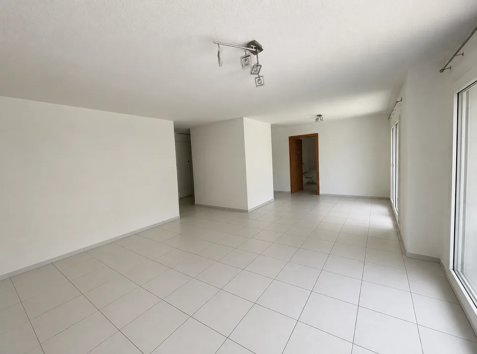 Bright 4.5-room ground-floor apartment with garden seating area