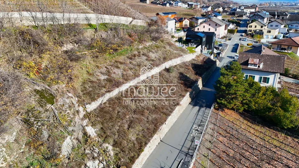 Terrain à bâtir dans un quartier résidentiel - Libre de mandat