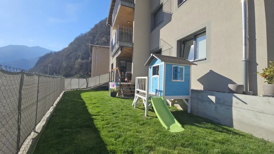 Wohnung mit 4.5 Zimmern und Garten