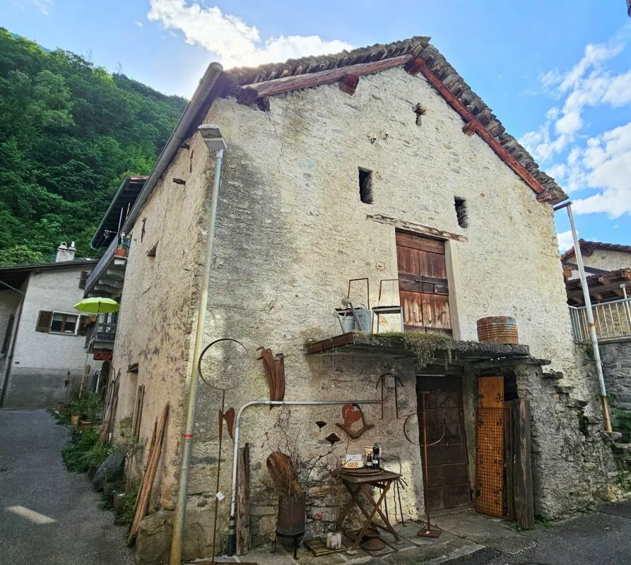 RUSTICO DA RISTRUTTURARE A GNOSCA