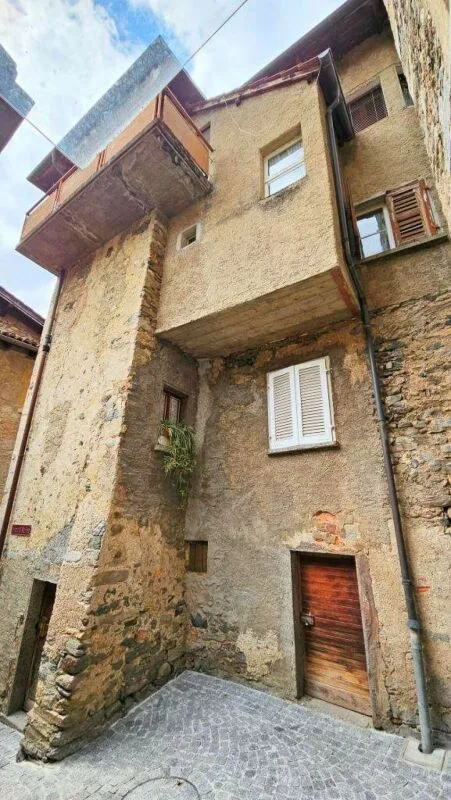 Tessiner Haus im Ortskern von Sonvico
