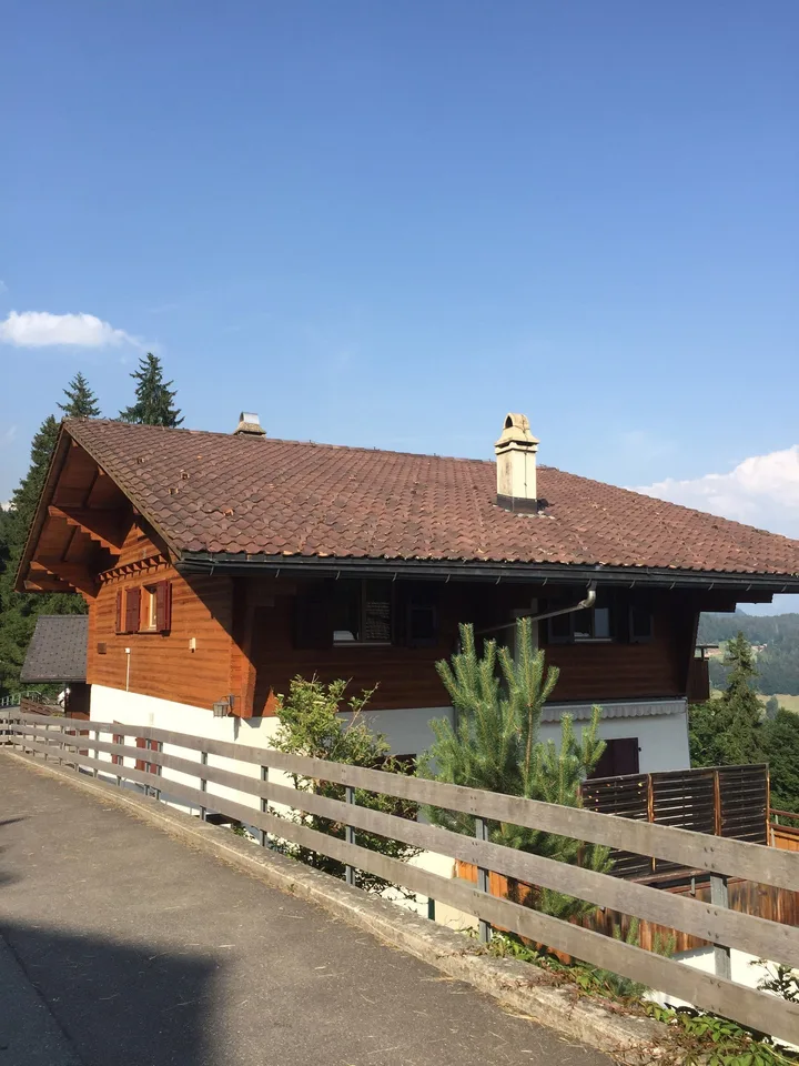 Charmante 3.5-Zimmer-Dachwohnung mit traumhafter Aussicht in Beatenberg