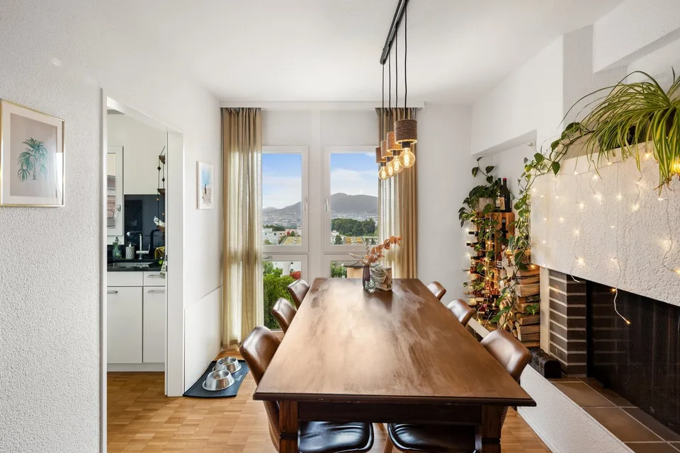 Incantevole appartamento di 5,5 locali in mansarda a Zürich-Höngg