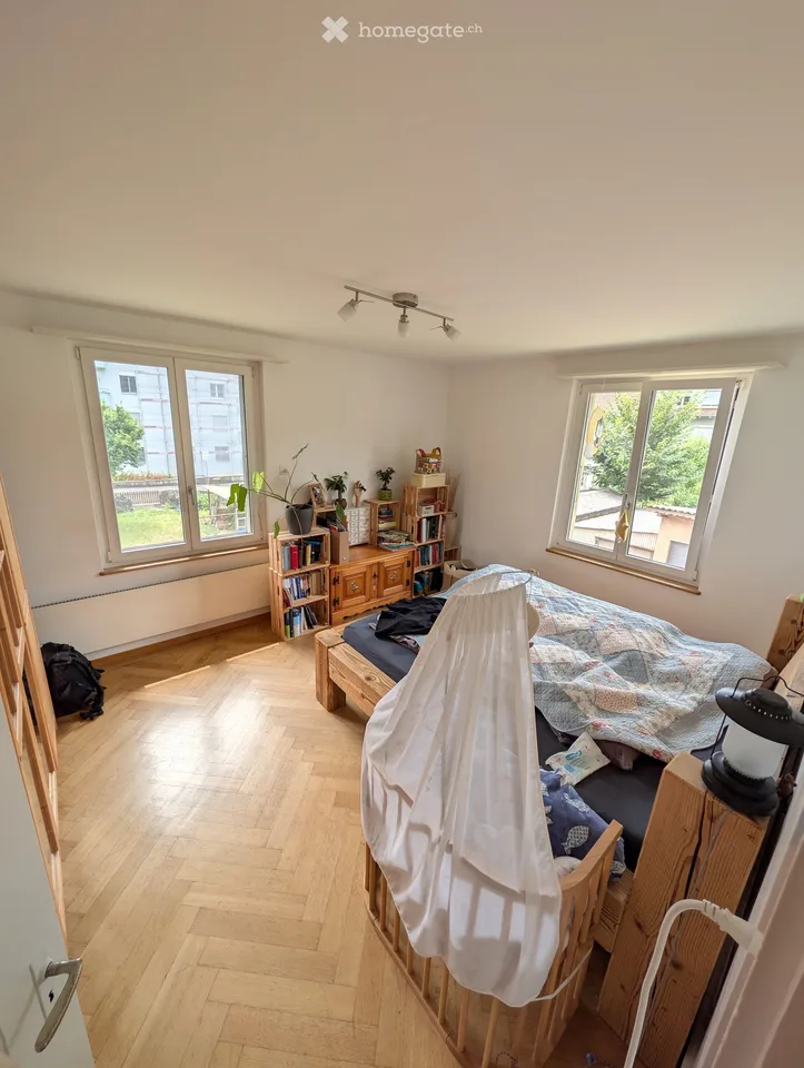 Oasis centrale de bien-être : appartement de 3,5 pièces dans un immeuble ancien avec mansarde, salle de loisirs et jardin à Burgdorf