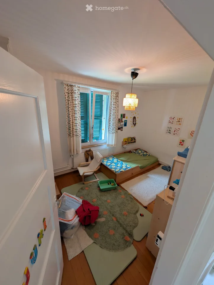 Oasis centrale de bien-être : appartement de 3,5 pièces dans un immeuble ancien avec mansarde, salle de loisirs et jardin à Burgdorf