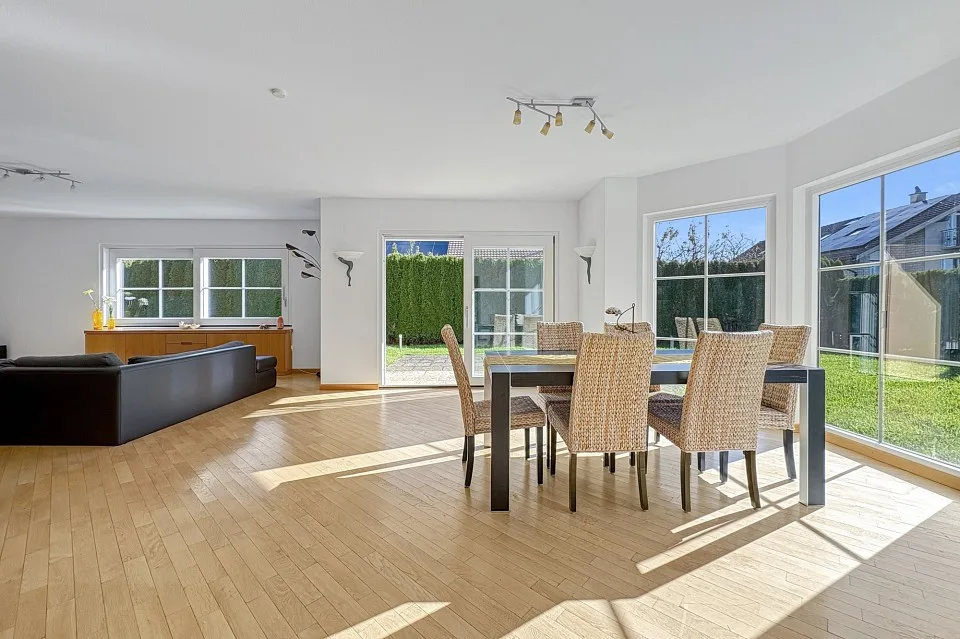 Maison individuelle détachée avec style et intimité