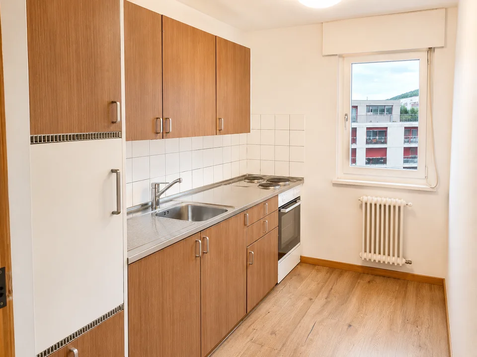 Helle 3.5-Zimmer-Wohnung mit Balkon und Stadtblick in Biel