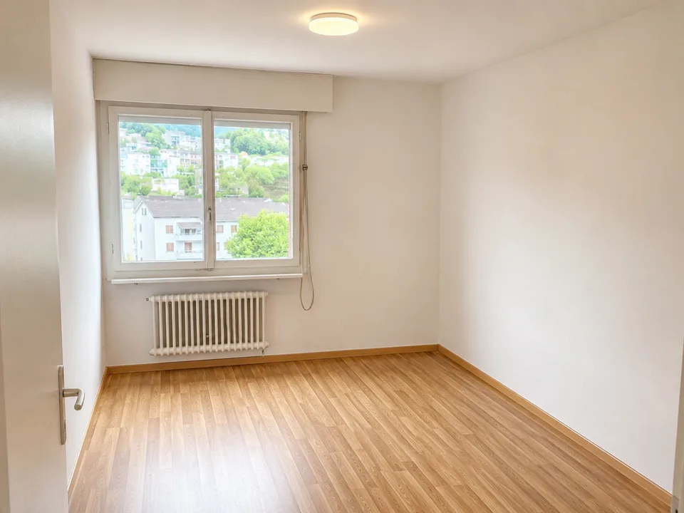 Appartement lumineux 3.5 pièces avec balcon et vue sur la ville à Biel