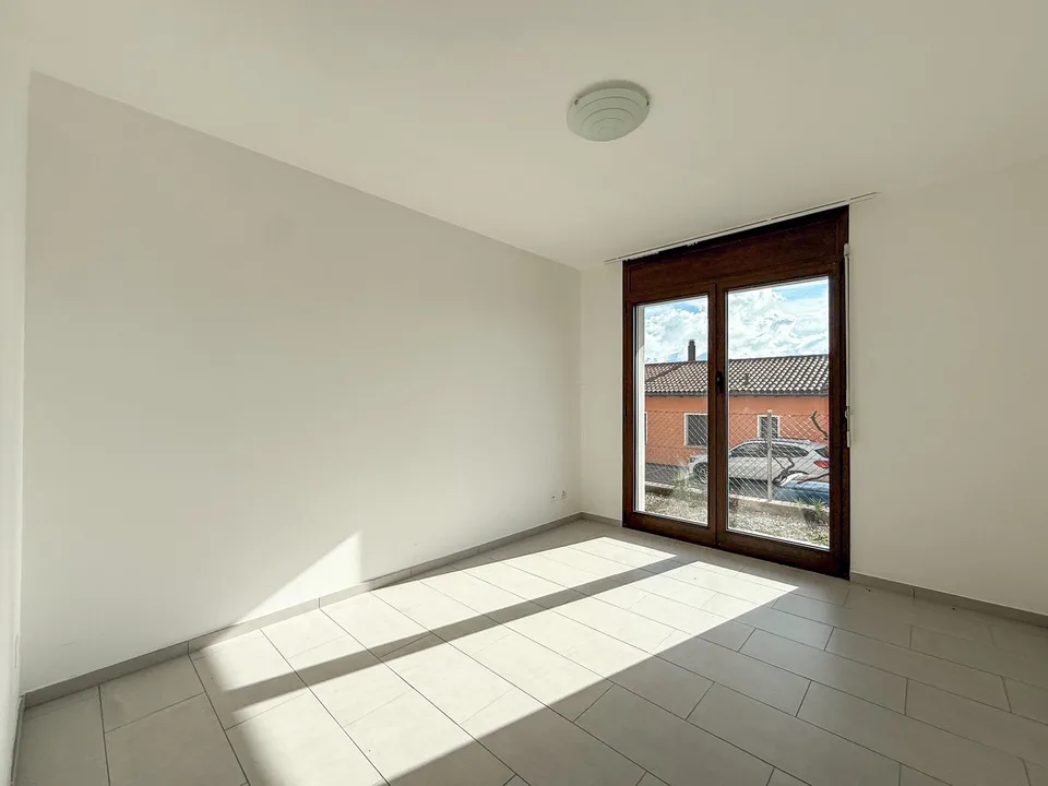 Moderno appartamento 2.5 locali con giardino a Vernate