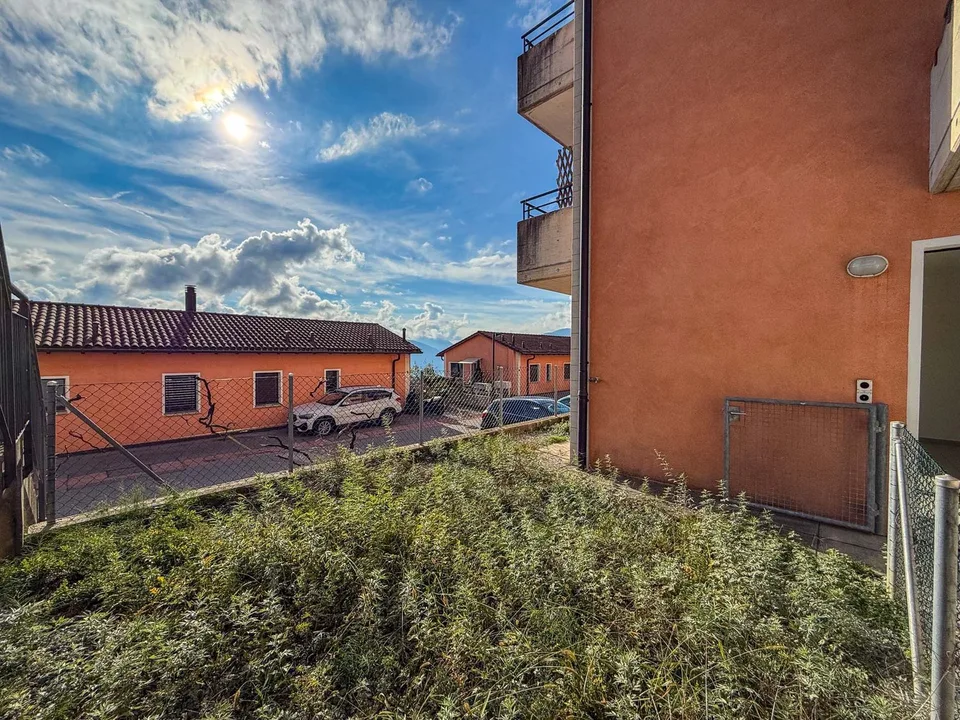 Moderno appartamento 2.5 locali con giardino a Vernate