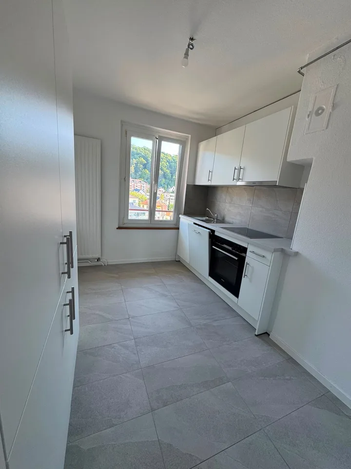 Bel appartement de 3,5 pièces situé au 4ème étage avec balcon et vu...