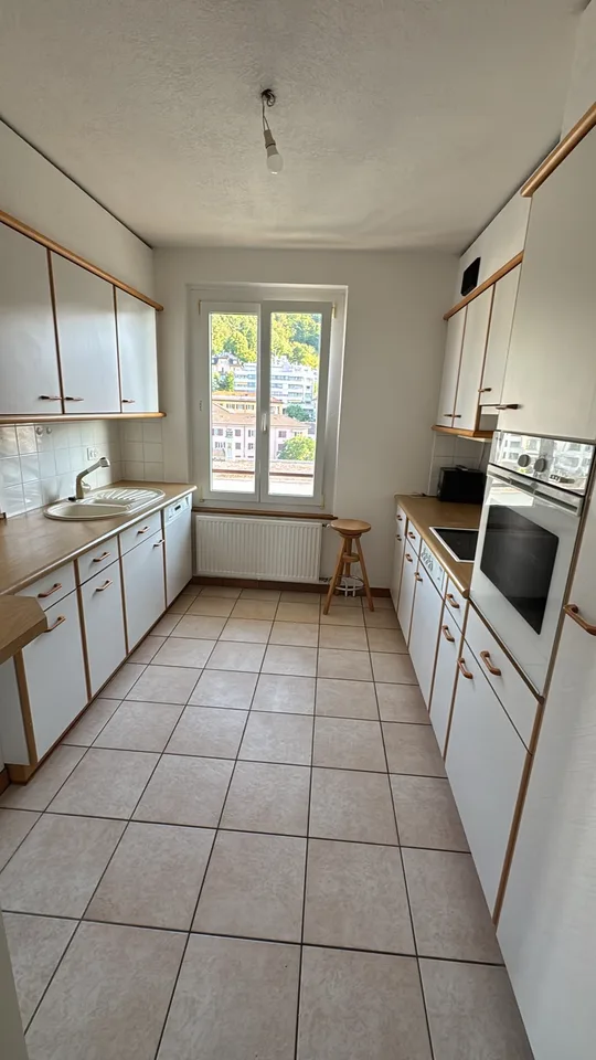 Bel appartement de 3,5 pièces situé au 4ème étage avec balcon vue s...