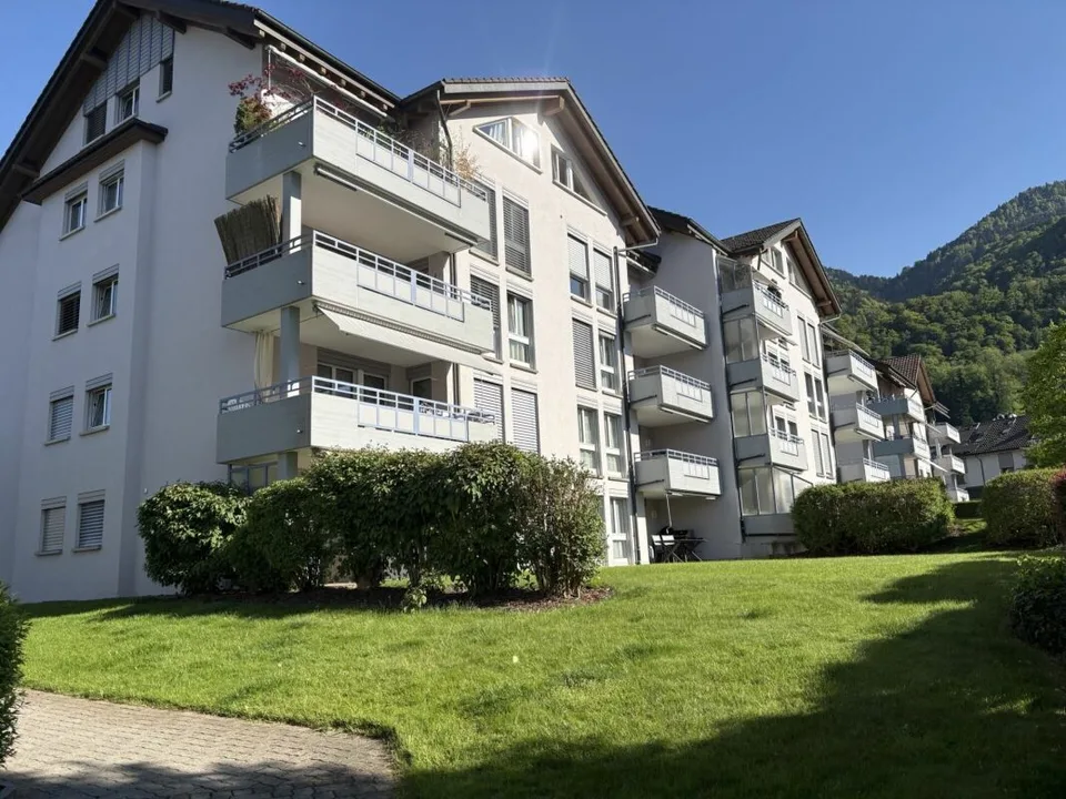 Helle 3.5 Zimmer-Wohnung mit sonnigem Balkon und Blick ins Grüne