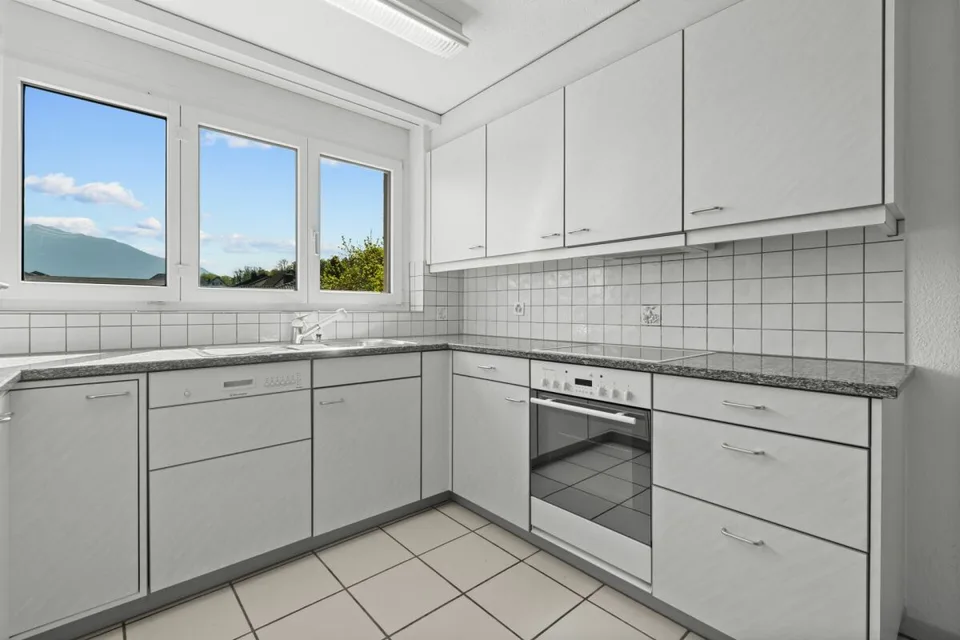 Bright 3.5 room apartment with sunny balcony and green view