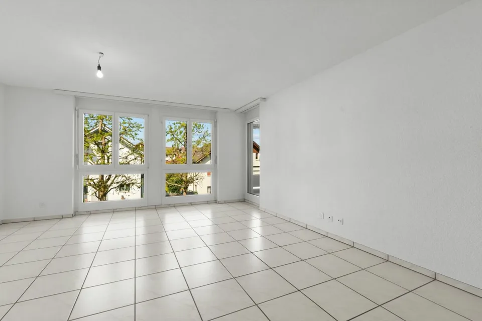 Bright 3.5 room apartment with sunny balcony and green view