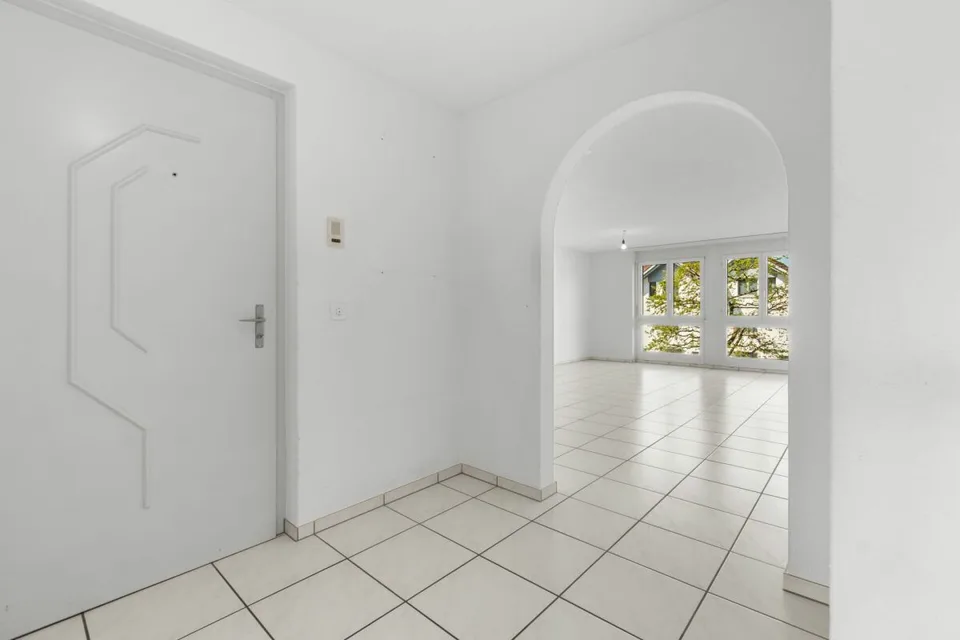 Bright 3.5 room apartment with sunny balcony and green view