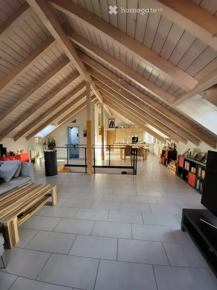 3.5 Zimmer- Dachwohnung zu Vermieten