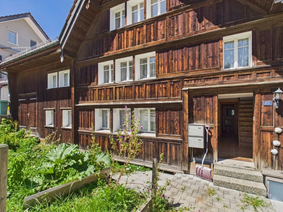 Mehrfamilienhaus mit zwei separate Wohnungen (4.5 & 3.5 Zimmer) an ruhiger Lage mit grossem Potenzial