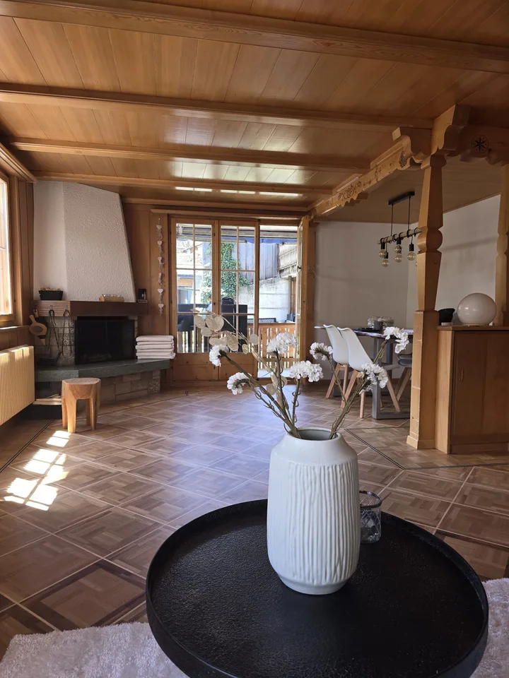 Sonnige 5.5-Zimmer- FERIEN-Wohnung mit Cheminée in Adelboden