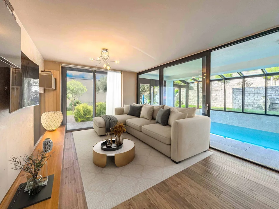 Moderna villa con piscina interna a Collina d’Oro