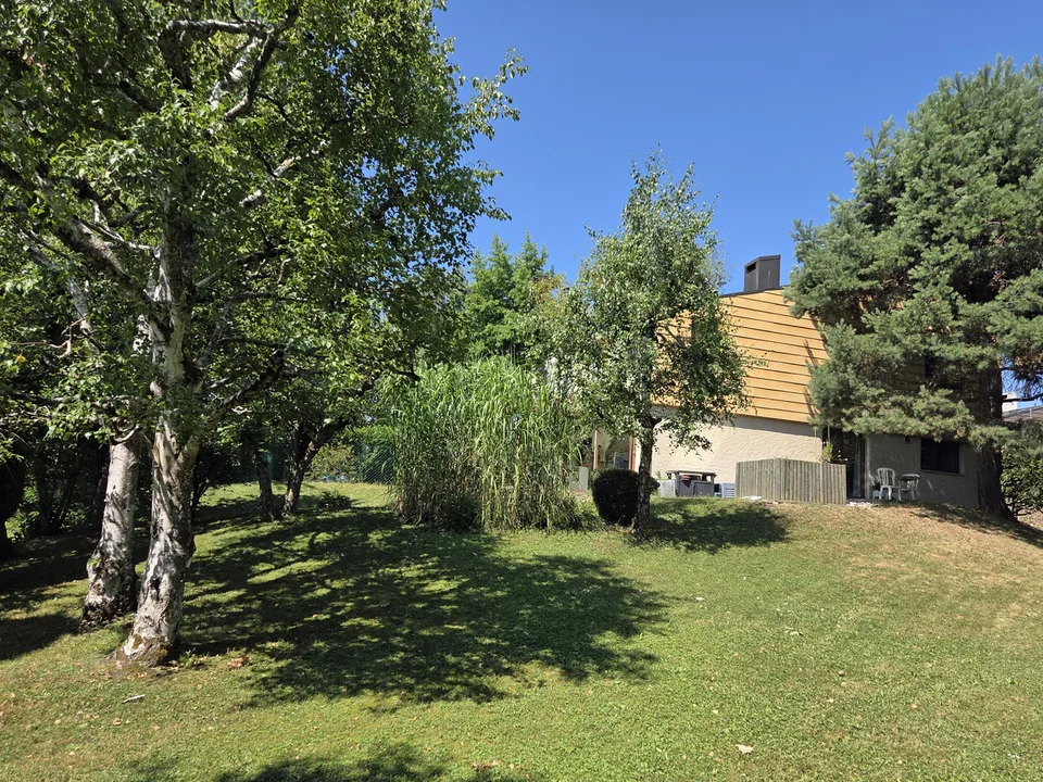 Charmante villa mitoyenne 5.5 p. grand jardin et terrasses !