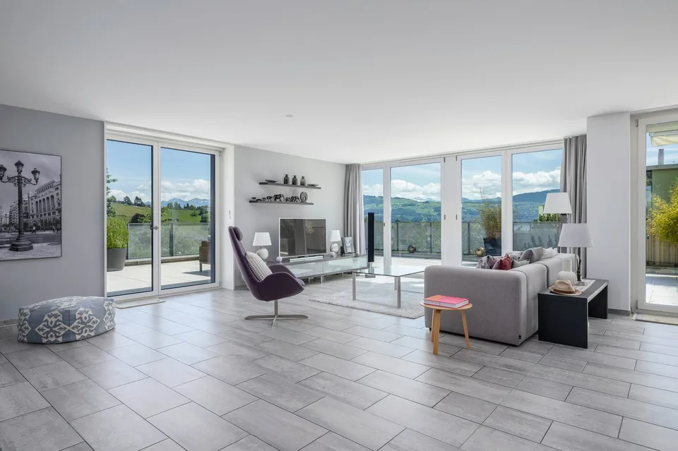 Ambiance de maison avec vue lointaine et sur le lac