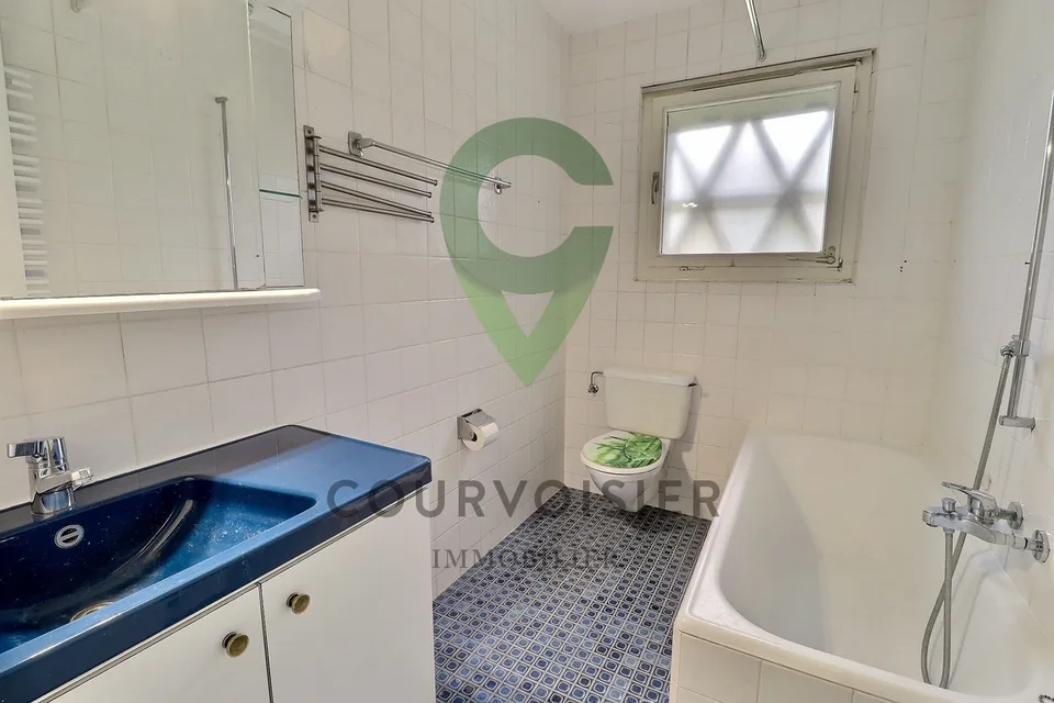 Einzelvilla zur Renovierung mit Erweiterungspotenzial – Foto 11 von 12