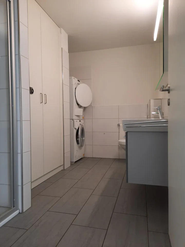 Moderne 2.5 Zimmer Wohnung mit Sitzplatz an ruhiger Lage in Zeiningen
