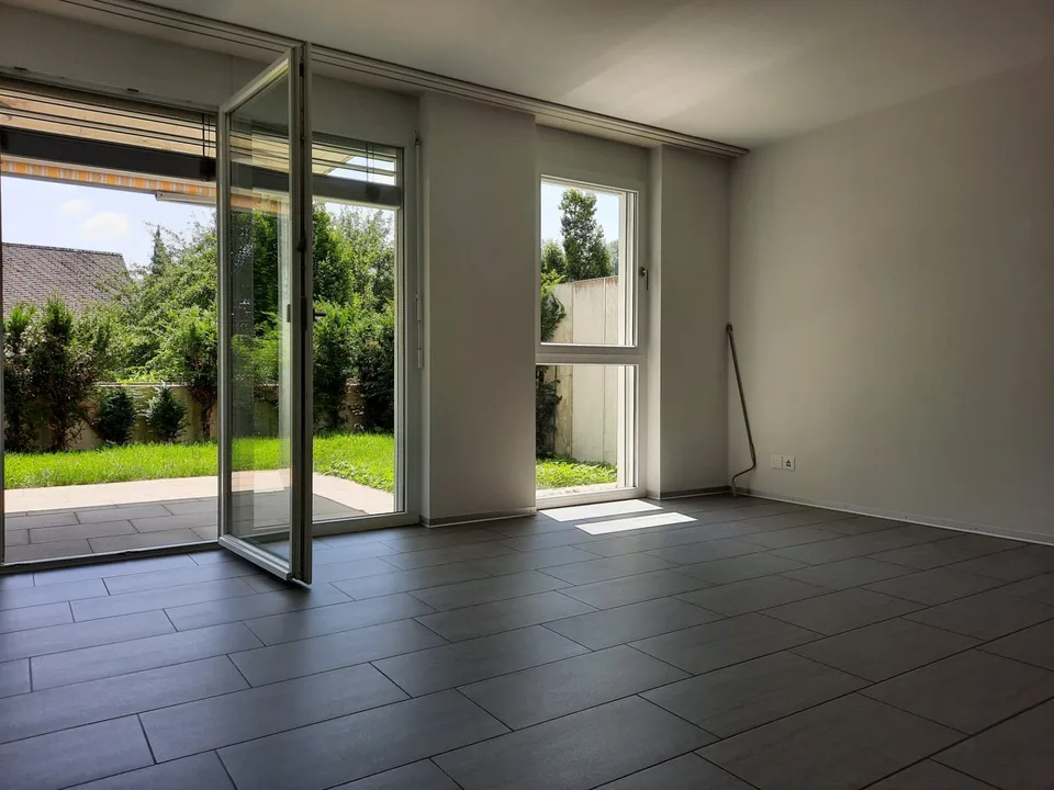 Moderne 2.5 Zimmer Wohnung mit Sitzplatz an ruhiger Lage in Zeiningen