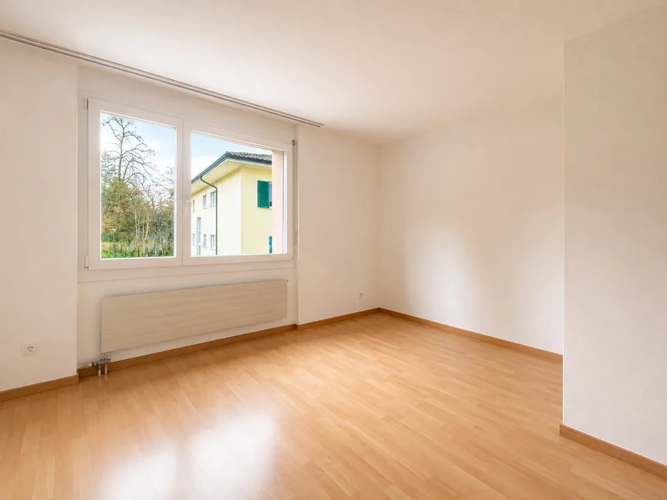 Helle 4.5-Zimmerwohnung mit Gartensitzplatz in ruhigem Wohnquartier