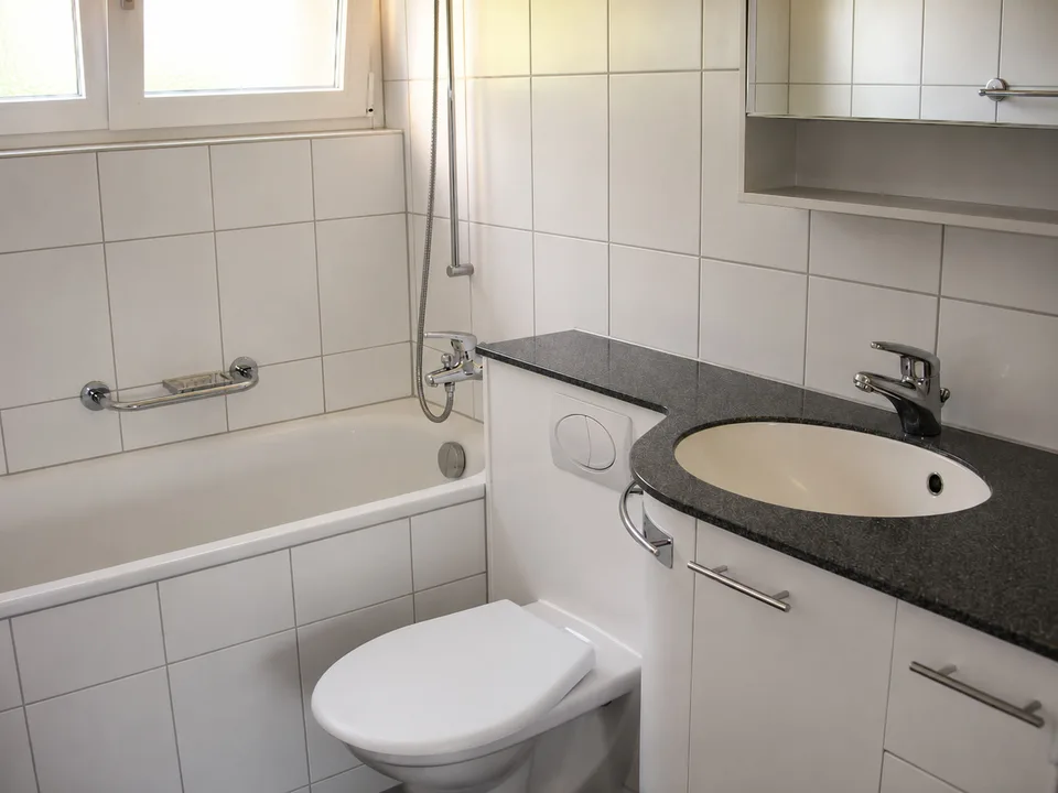 Helle 4.5-Zimmerwohnung mit Gartensitzplatz in ruhigem Wohnquartier