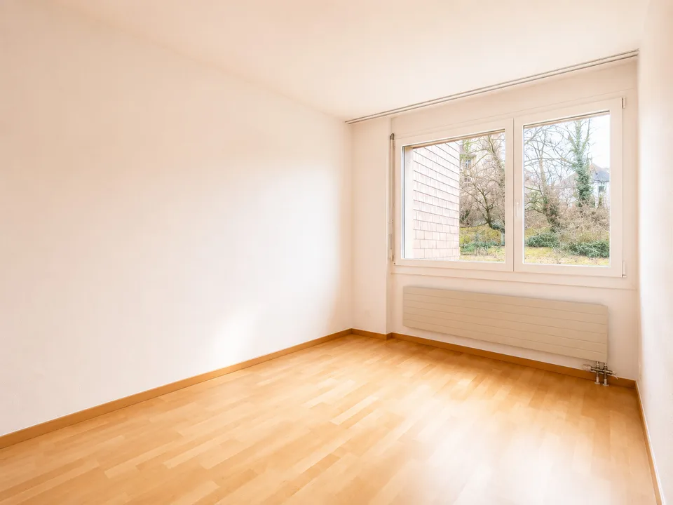 Appartement lumineux 4.5 pièces avec espace de jardin dans un quartier résidentiel calme
