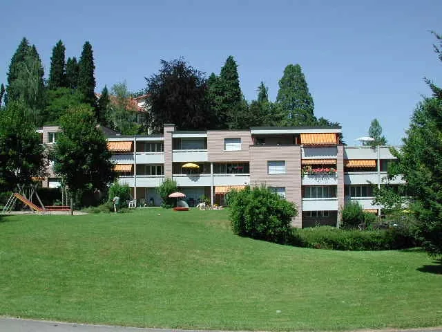 Helle 4.5-Zimmerwohnung mit Gartensitzplatz in ruhigem Wohnquartier
