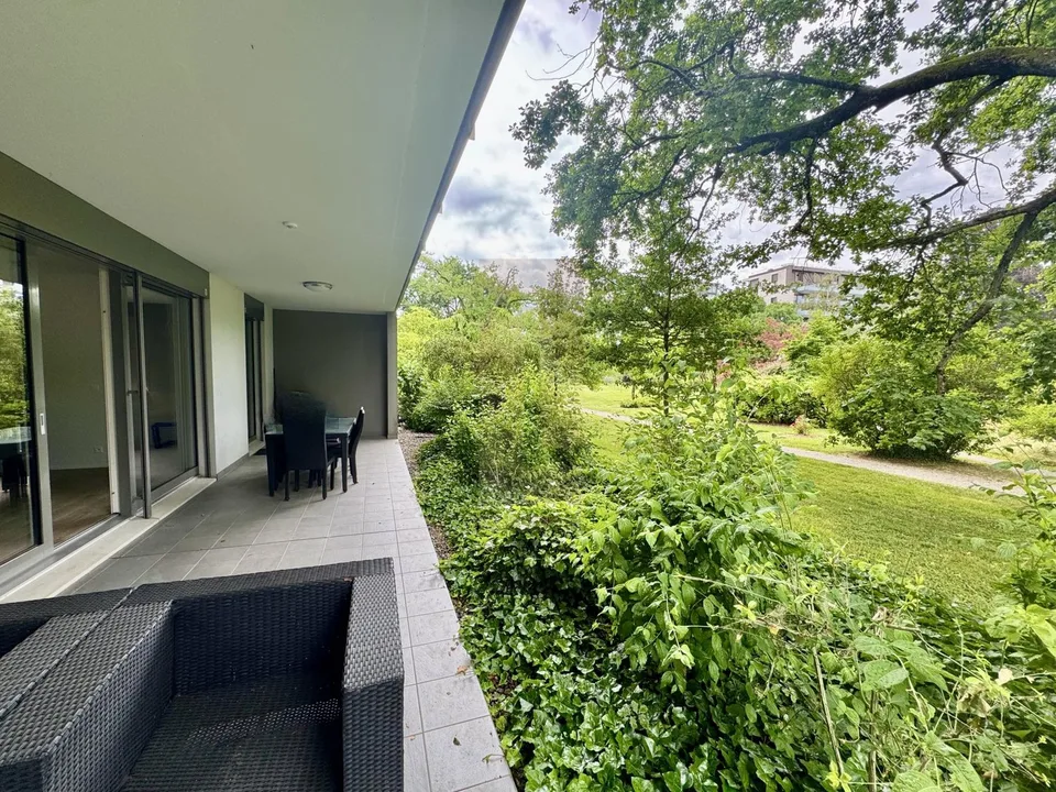 Schönes Souterrain-Gartenapartment in Cologny