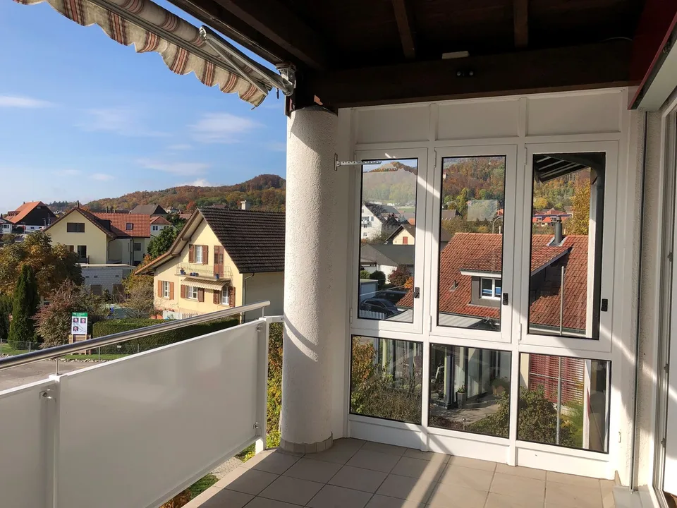 Exklusive grosse 4.5 Zi. Dachwohnung in 3 Familienhaus mit Rundumsicht inkl. eigener Hobbyraum – Foto 14 von 19
